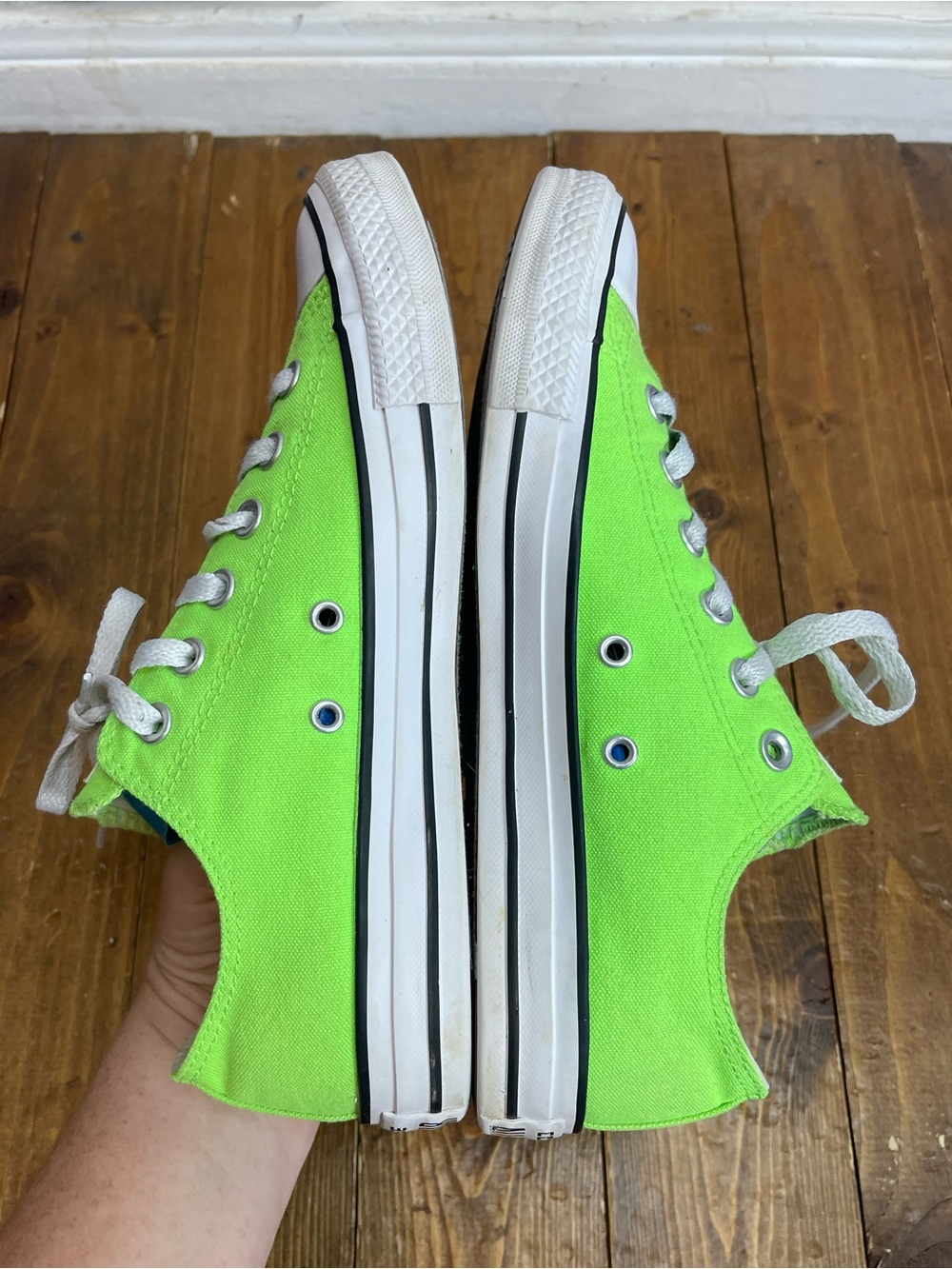 Converse neon green low top sneakers Mens size 7, Womens size 9 - Picture 4 of 8